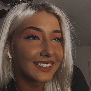 Meet your Posher, Addison